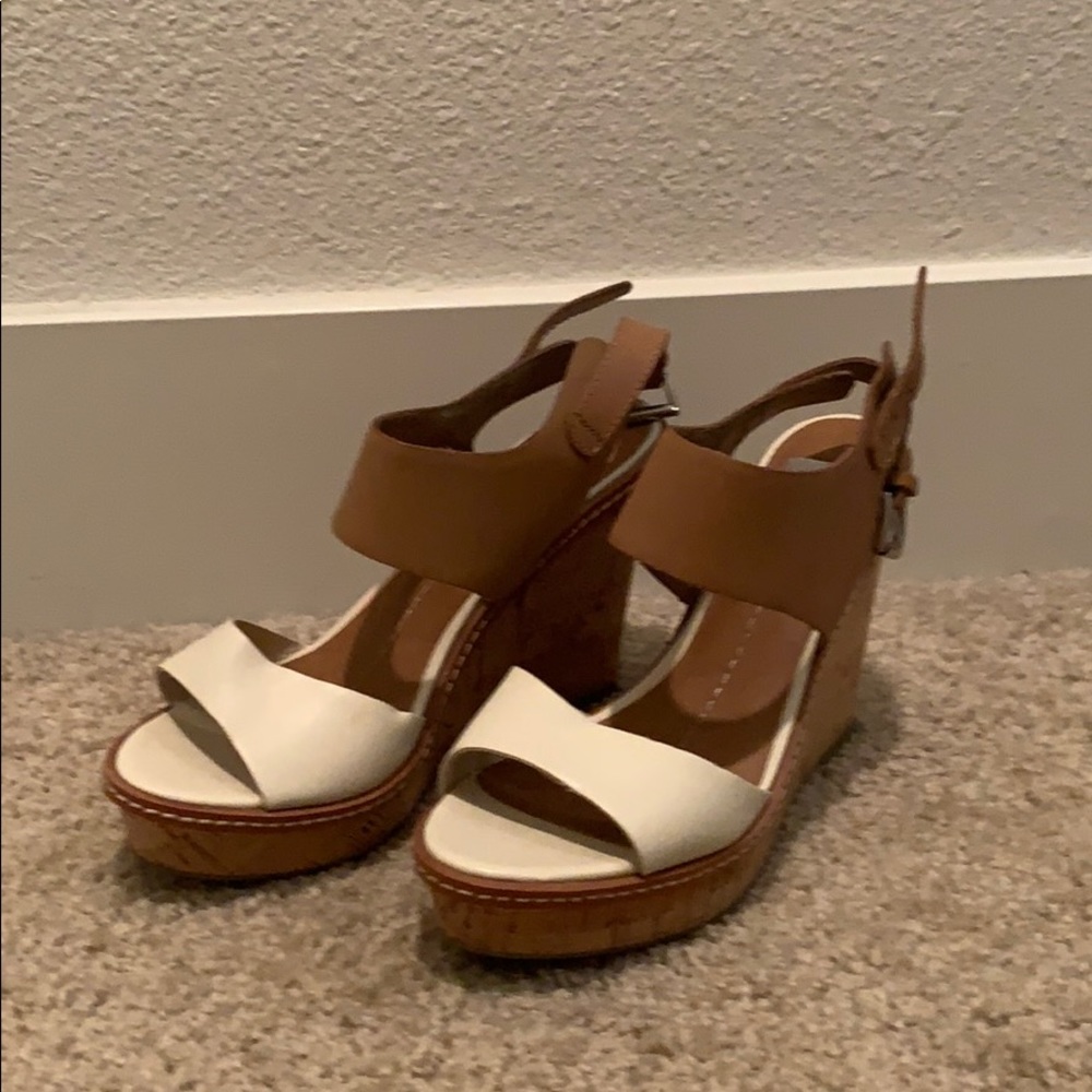 Dolce Vita Jonee Wedge - White and Beige, Neutral